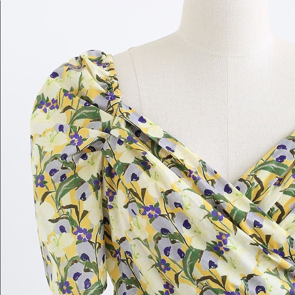 CROSS FRONT FLORAL CROP TOP IN YELLOW size small - Picture 2 of 8